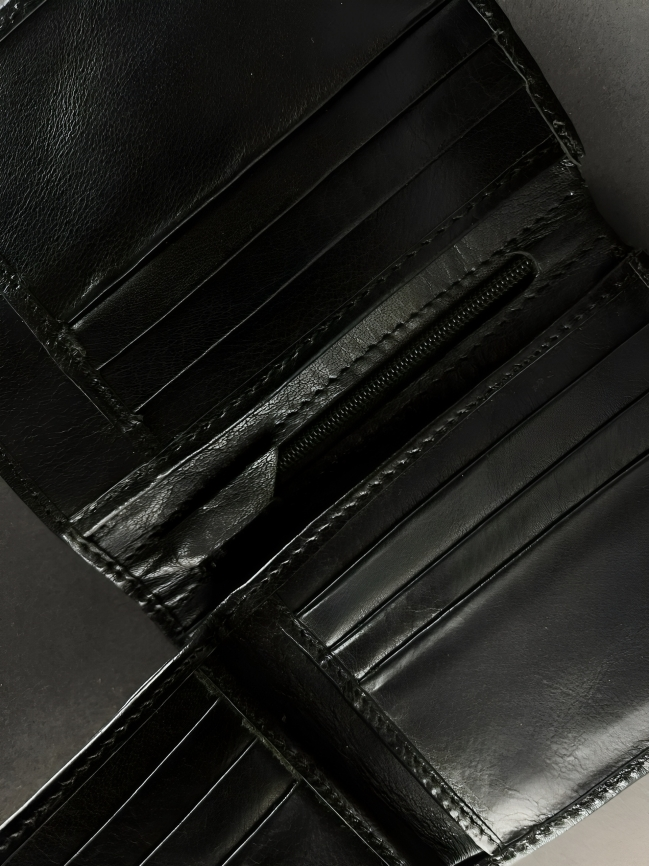 Smooth Black Leather Bifold: Simple and Classic