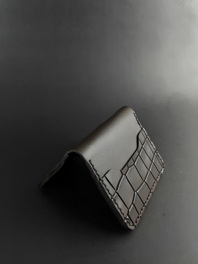 Crocodile Pattern Leather Bifold: Card Holder